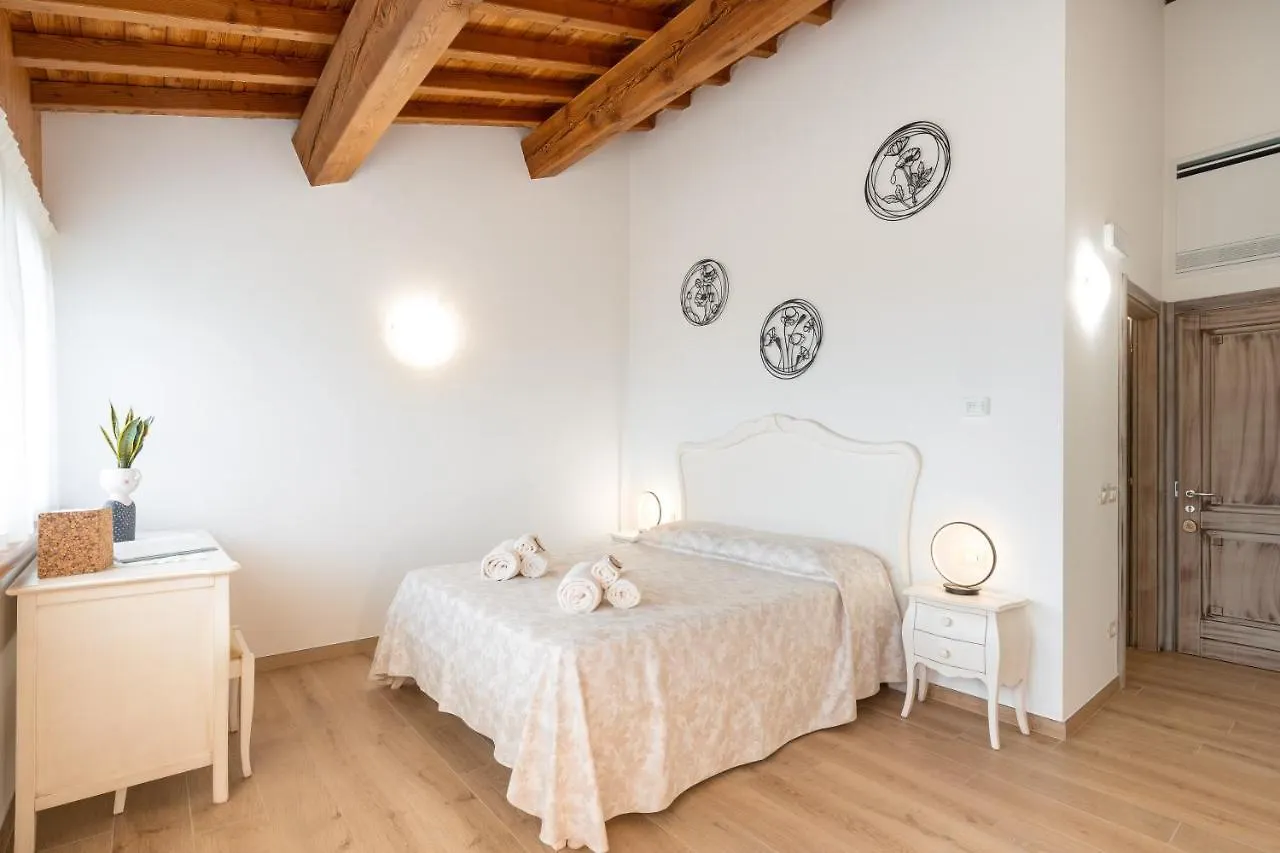 Agriturismo Ai Dossi Verona 0*,